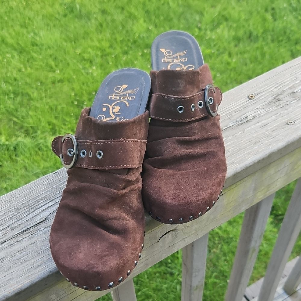 Dansko Nadine Brown Suede Heeled Clogs with Stud Detail – Size 41
